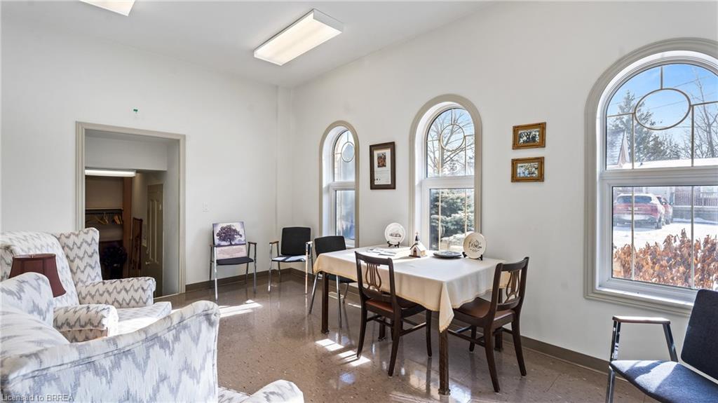 24 Elgin Street E Property Photo 18