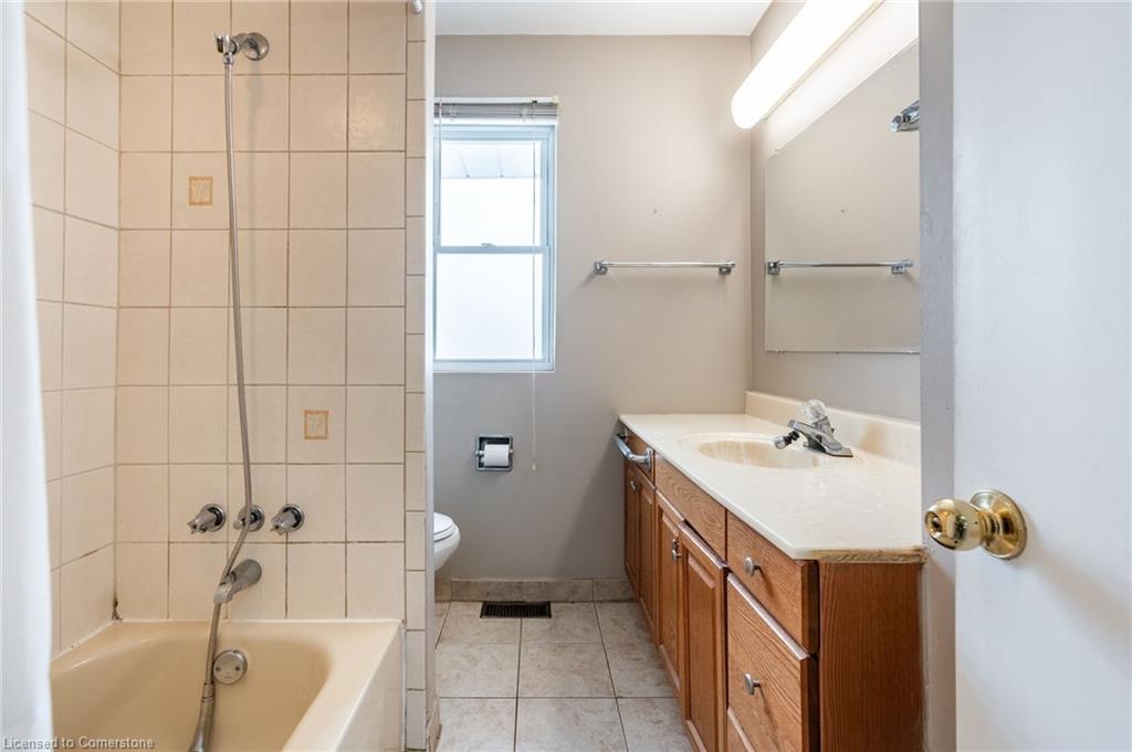 209 Nash Road N Property Photo 16