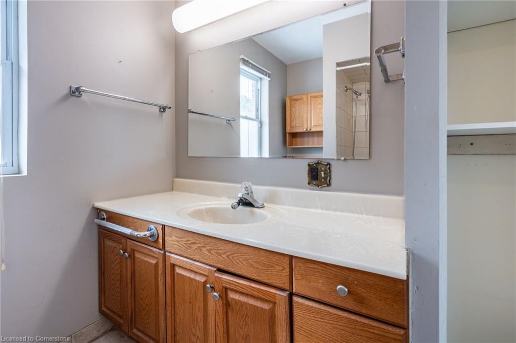 209 Nash Road N Property Photo 17