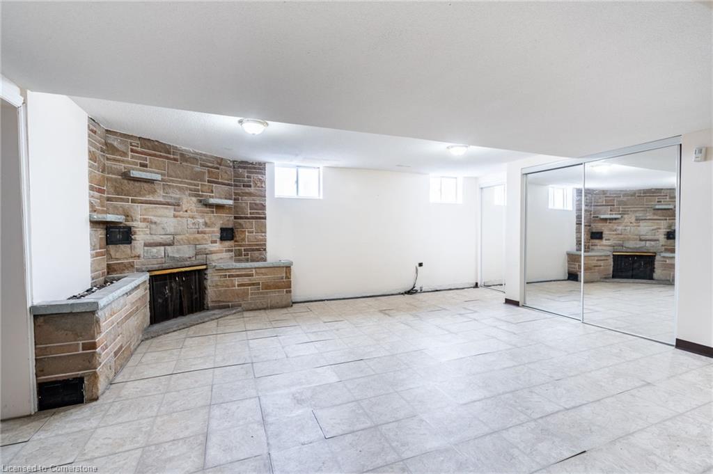 209 Nash Road N Property Photo 24