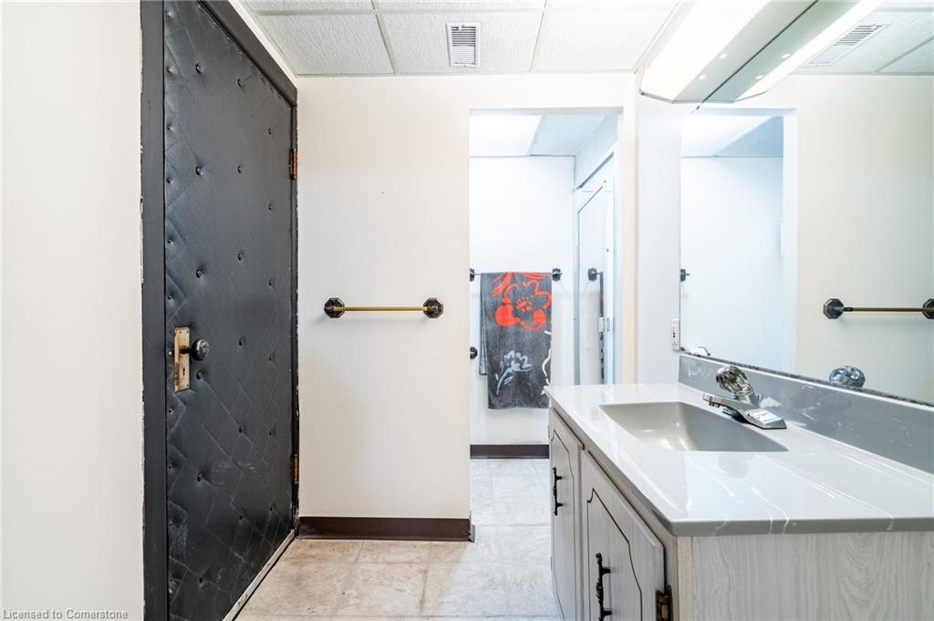 209 Nash Road N Property Photo 31
