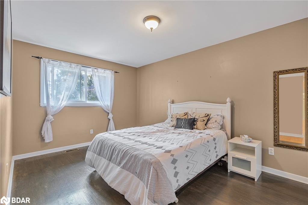 12 Roslyn Road Property Photo 16