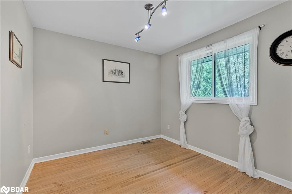 12 Roslyn Road Property Photo 17