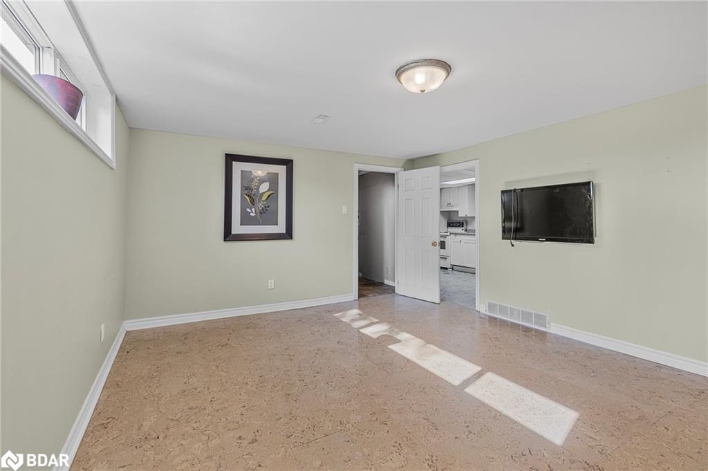 12 Roslyn Road Property Photo 22