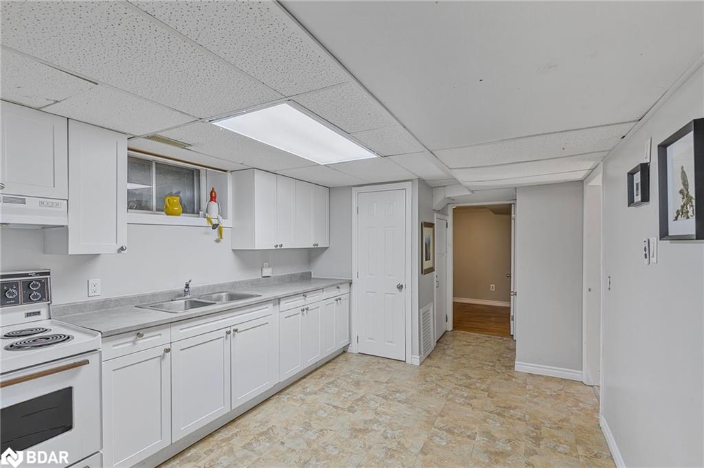12 Roslyn Road Property Photo 24