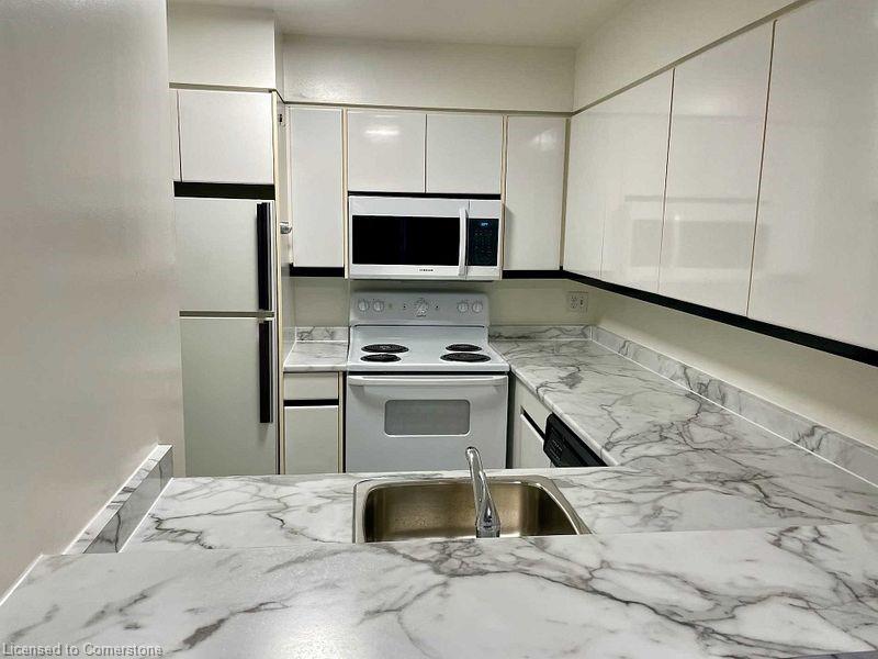 704-7 Carlton Street Property Photo 6