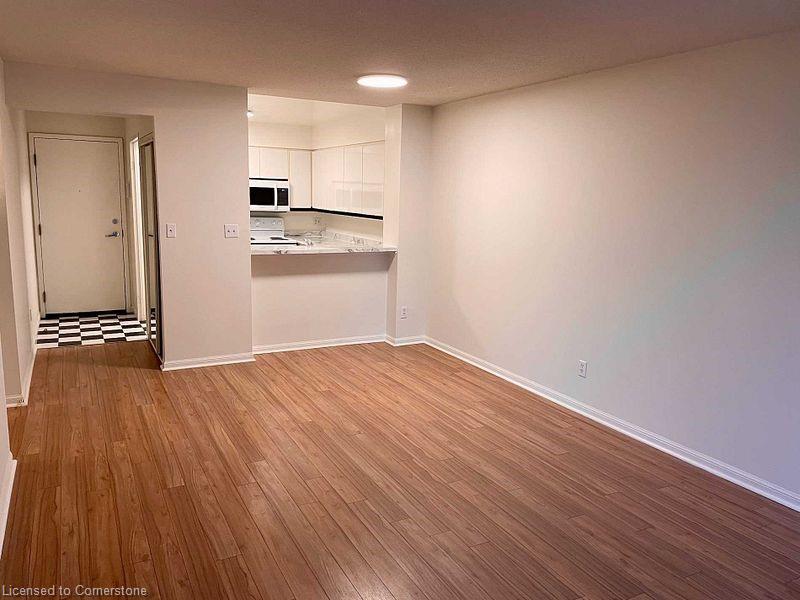 704-7 Carlton Street Property Photo 8