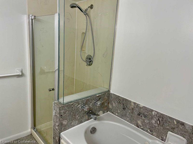 704-7 Carlton Street Property Photo 9