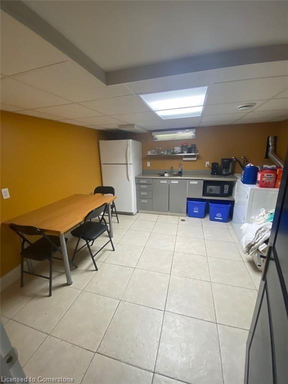 B2-60 King Street Property Photo 4
