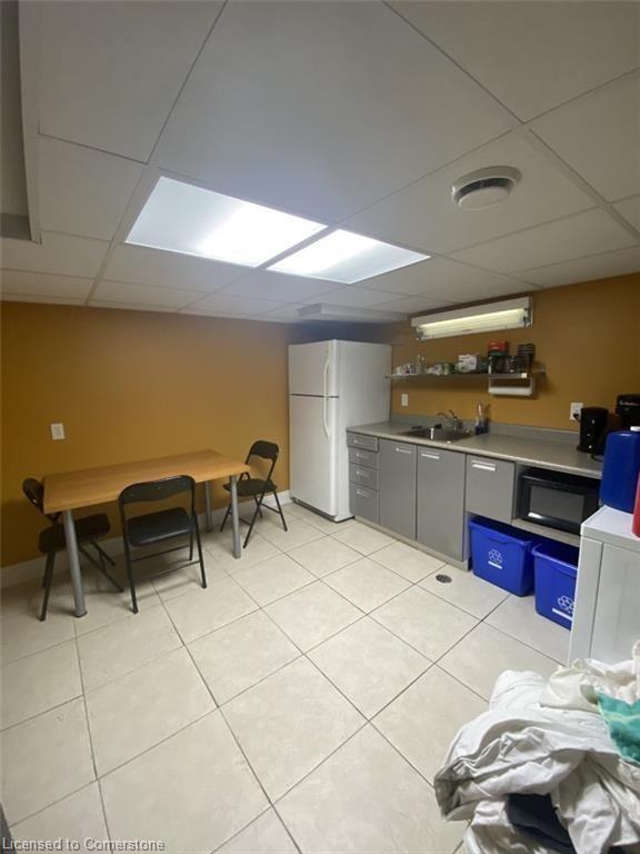 B2-60 King Street Property Photo 5