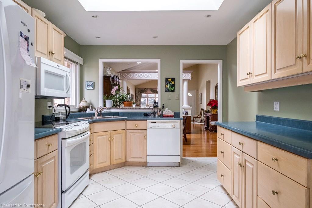 60 Redfern Avenue Property Photo 16