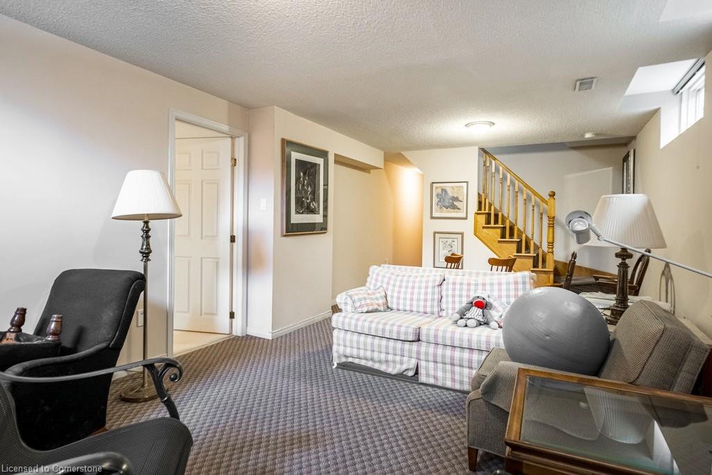 60 Redfern Avenue Property Photo 25