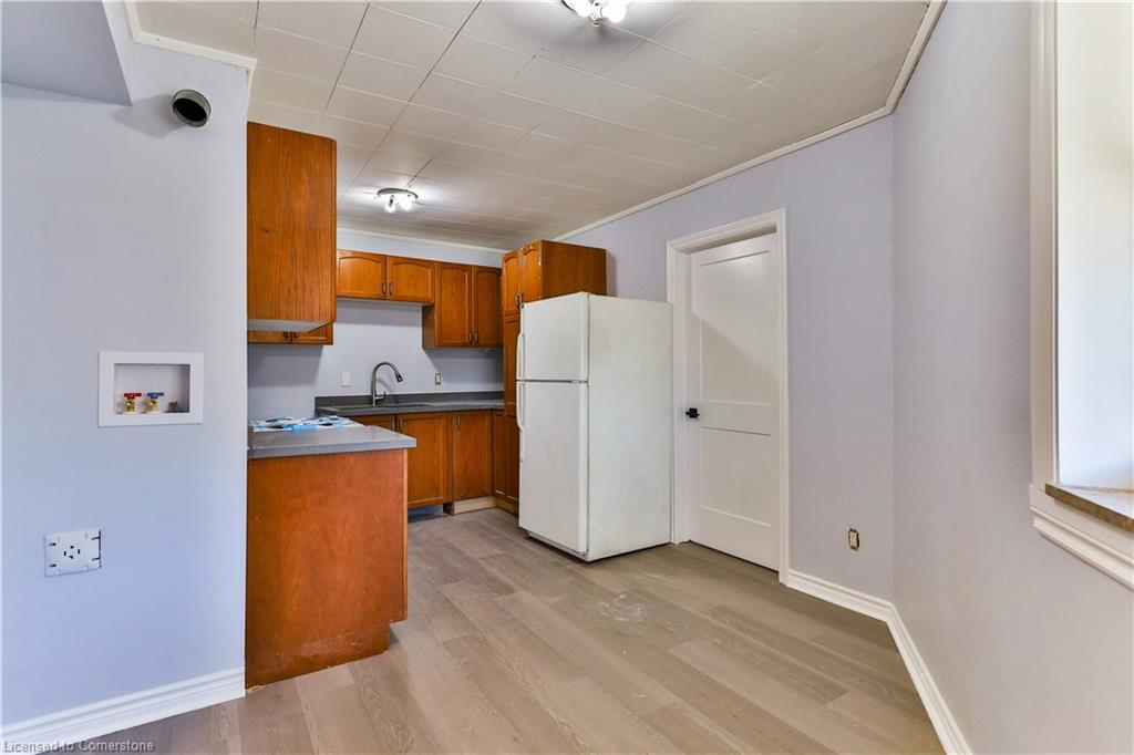1256 King Street E Property Photo 6