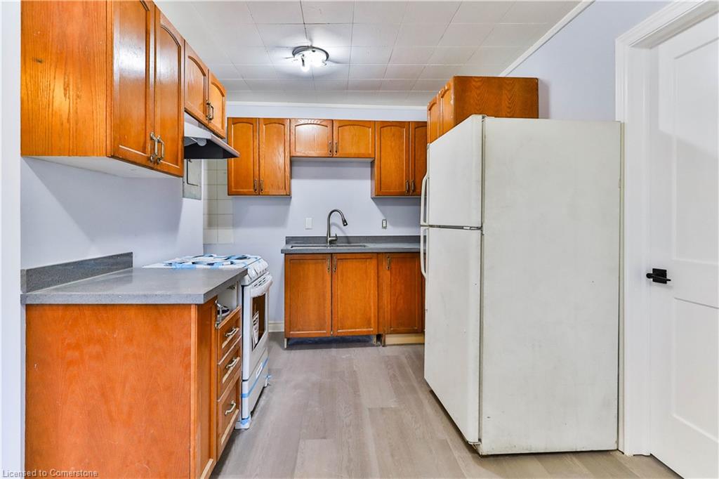 1256 King Street E Property Photo 7