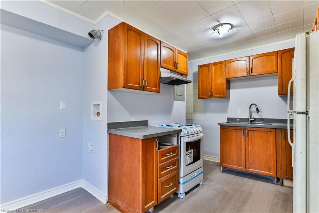 1256 King Street E Property Photo 8