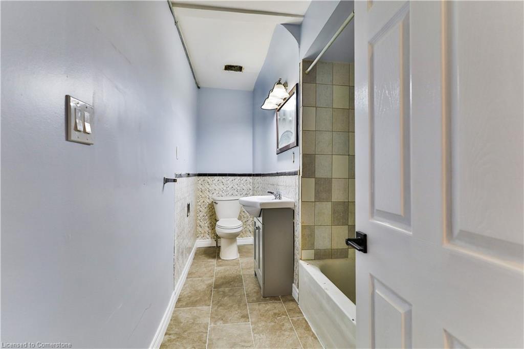 1256 King Street E Property Photo 13