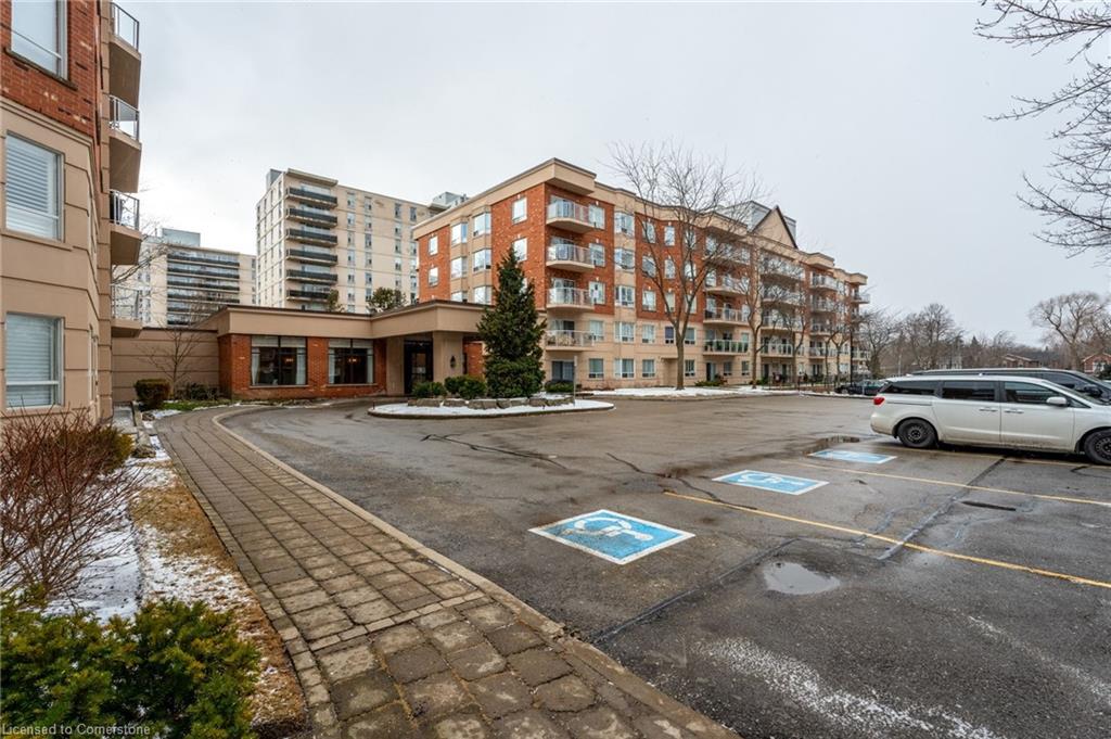 102-5188 Lakeshore Road Property Photo