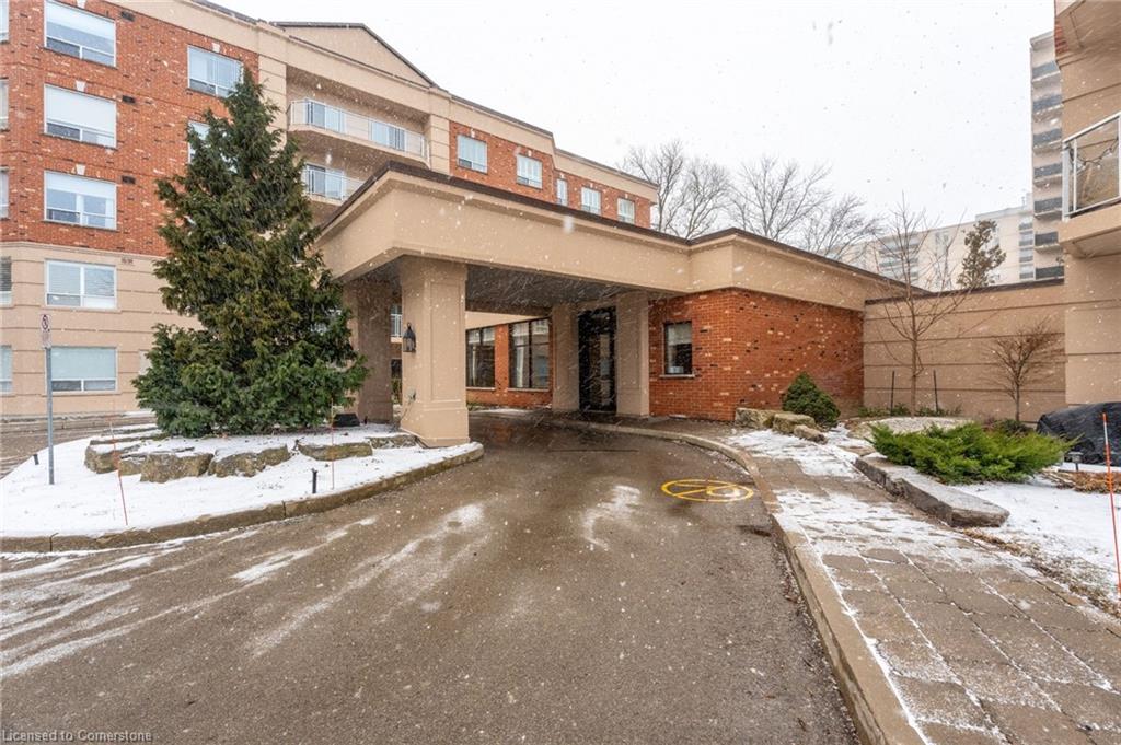 102-5188 Lakeshore Road Property Photo 2