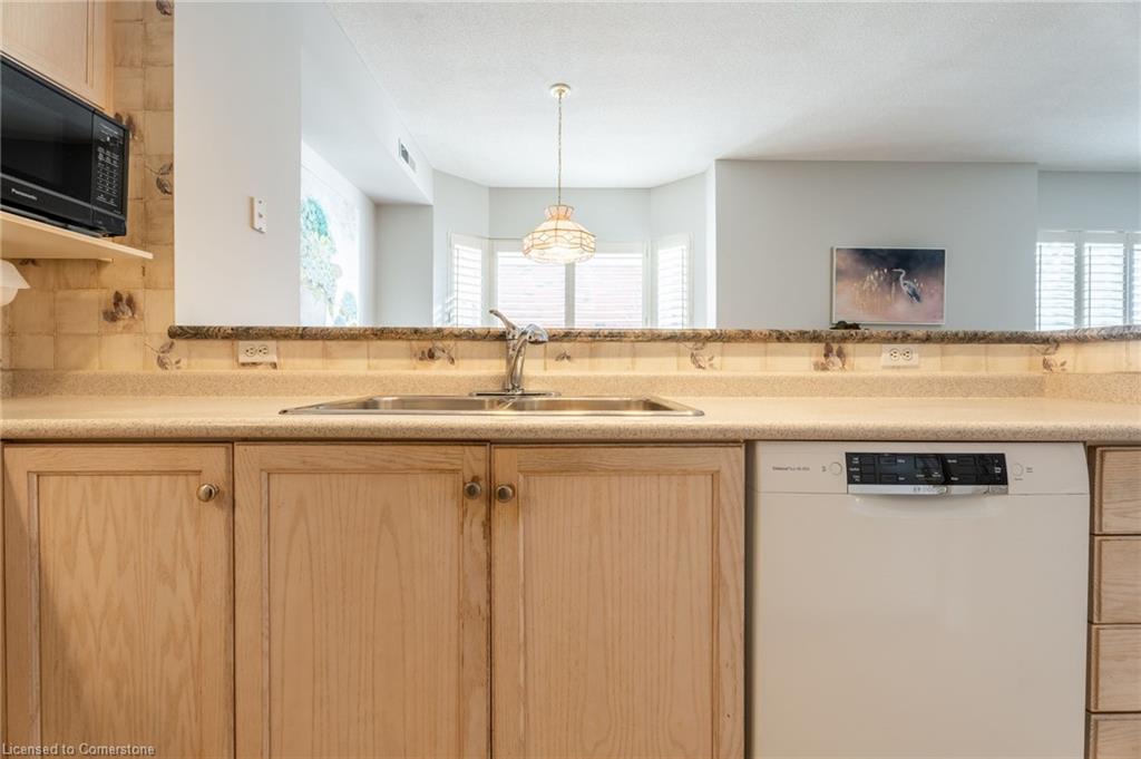 102-5188 Lakeshore Road Property Photo 17