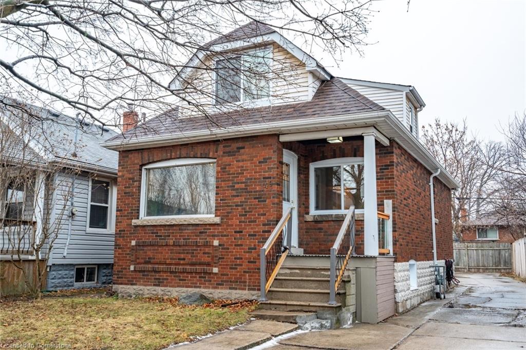149 Weir Street N Property Photo 2