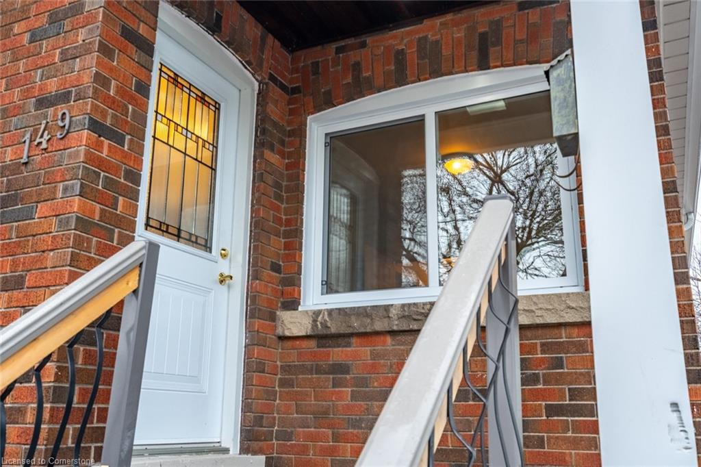 149 Weir Street N Property Photo 3