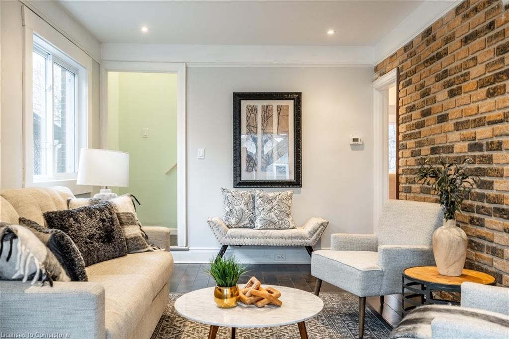 149 Weir Street N Property Photo 7