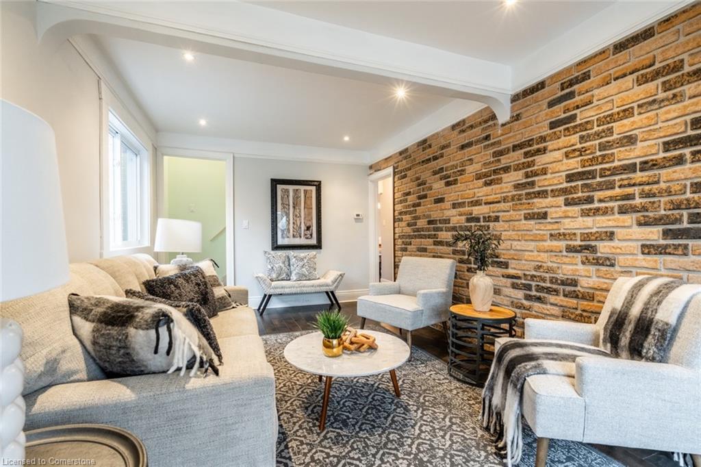 149 Weir Street N Property Photo 8