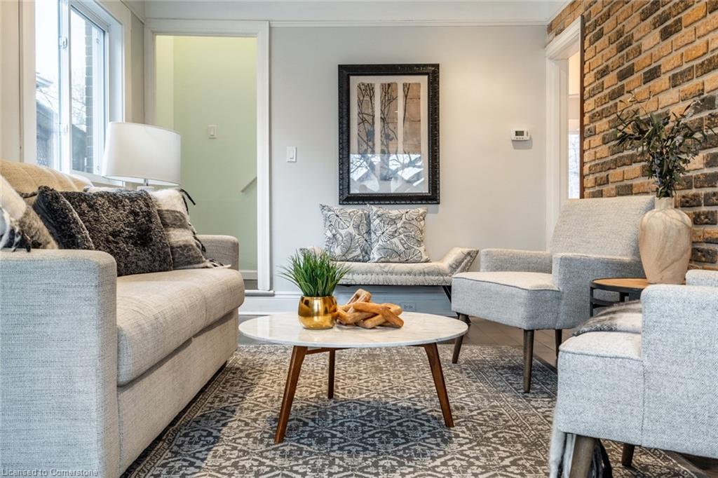 149 Weir Street N Property Photo 13