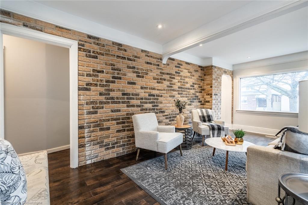 149 Weir Street N Property Photo 14