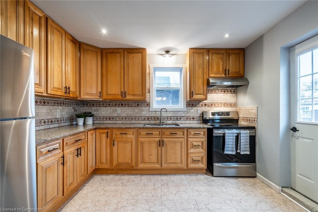 149 Weir Street N Property Photo 16