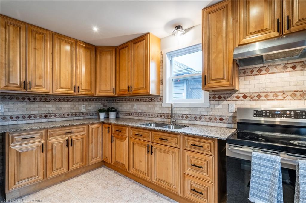149 Weir Street N Property Photo 17