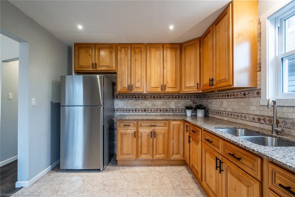 149 Weir Street N Property Photo 18