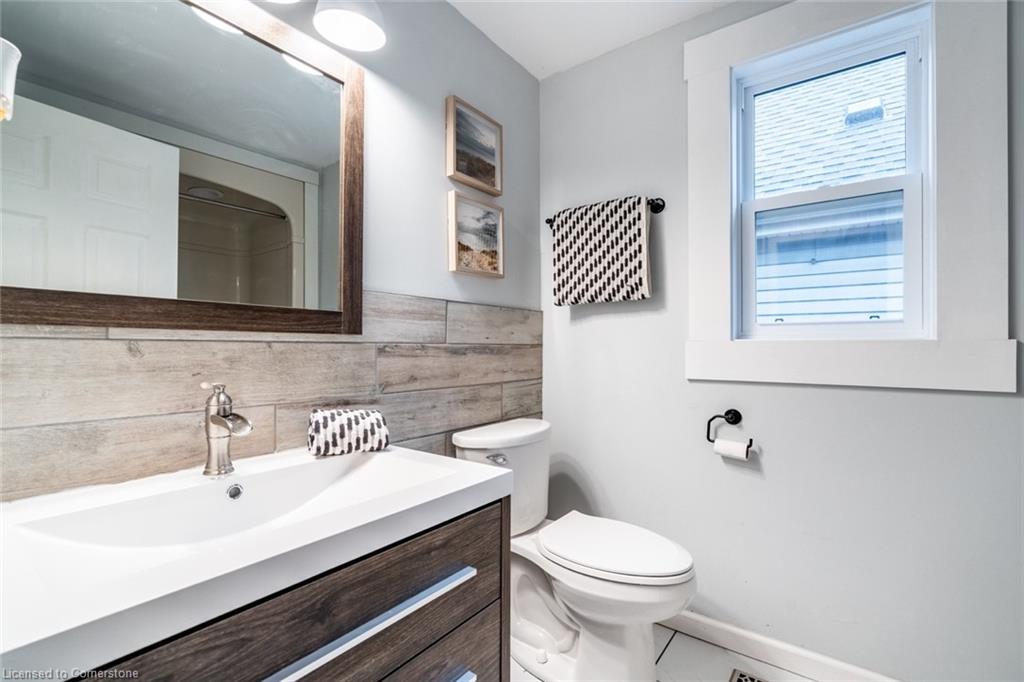 149 Weir Street N Property Photo 23