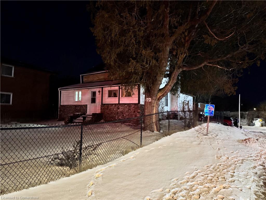 221 Samuelson Street Property Photo 8