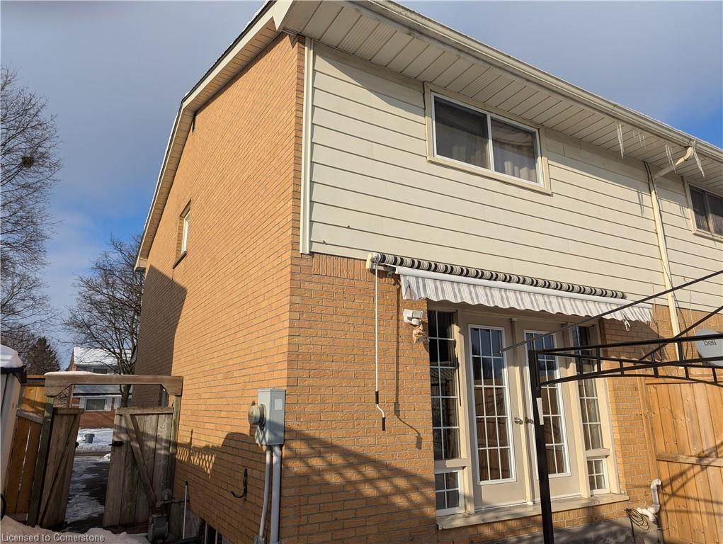 1014a Vanier Avenue Property Photo 3