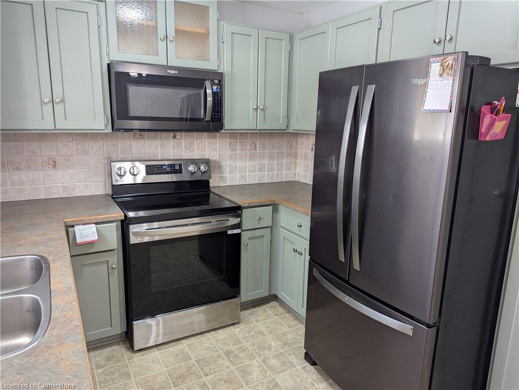 1014a Vanier Avenue Property Photo 6