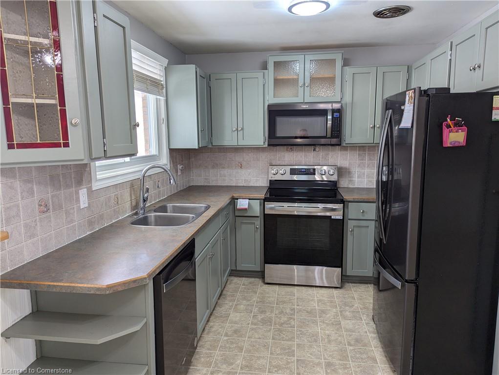 1014a Vanier Avenue Property Photo 7