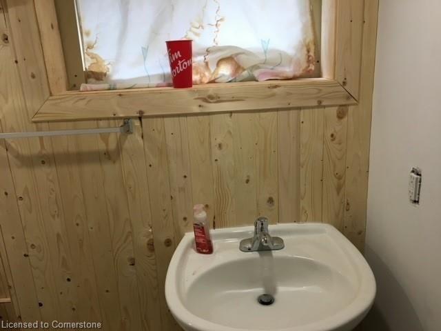 68 Queen Street S Property Photo 3