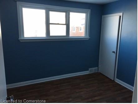 68 Queen Street S Property Photo 4