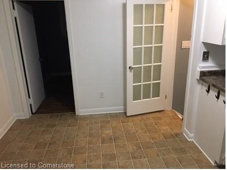 68 Queen Street S Property Photo 7