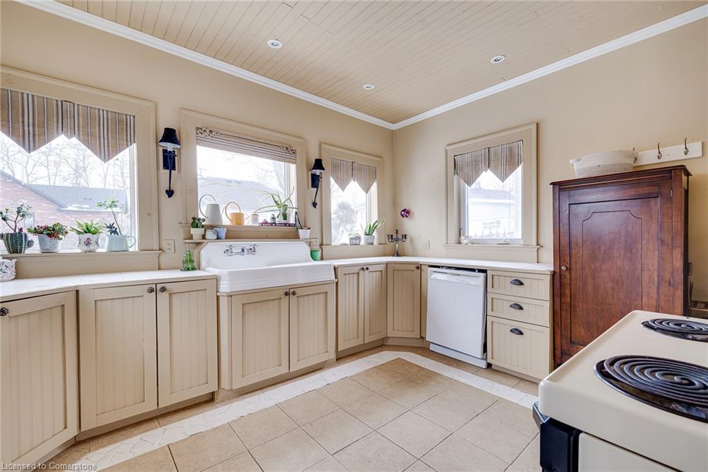 2 Arnold Street Property Photo 10