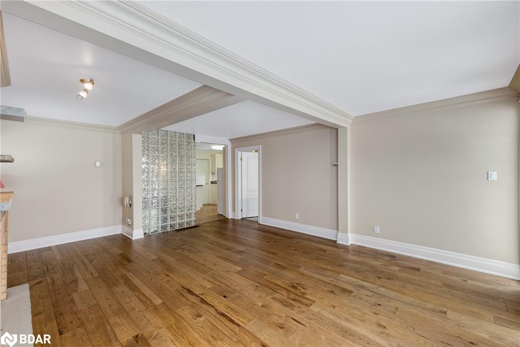 197 Cameron Crescent Property Photo 11