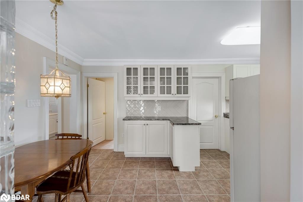 197 Cameron Crescent Property Photo 14