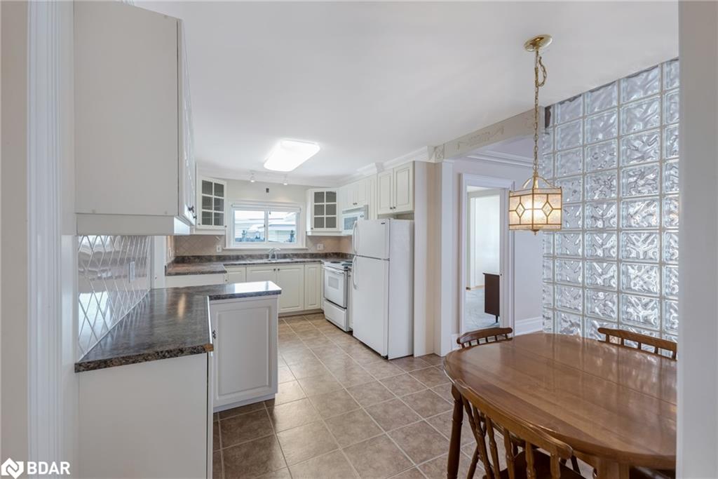 197 Cameron Crescent Property Photo 18