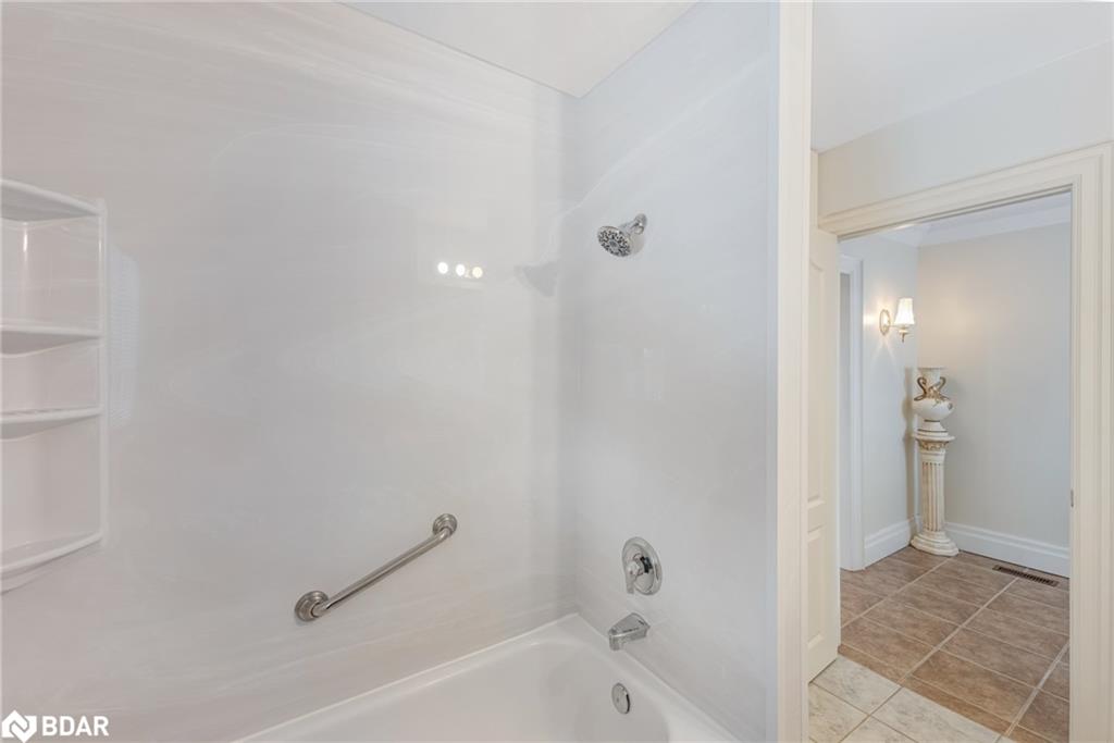 197 Cameron Crescent Property Photo 24