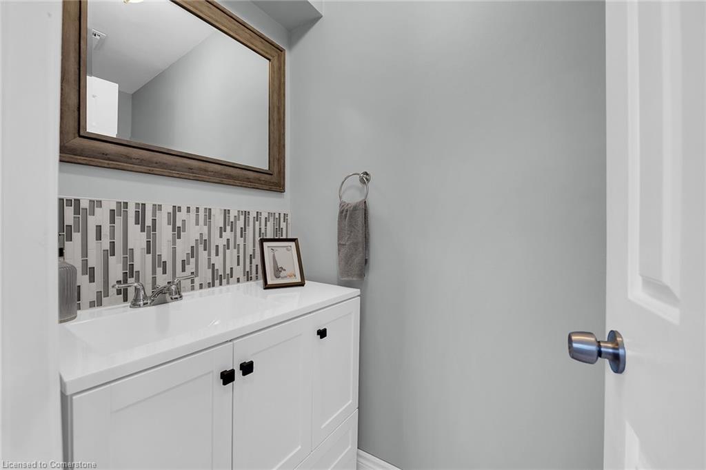 7663 Ronnie Crescent Property Photo 17
