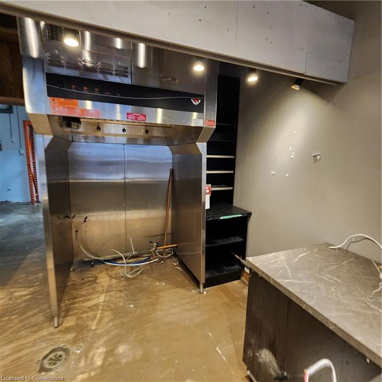 915-130 Columbia Street W Property Photo 11