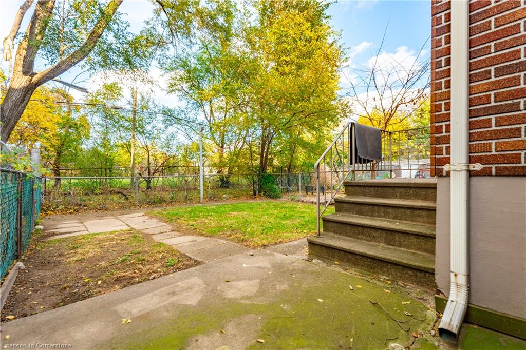 27 Harvey Street Property Photo 31