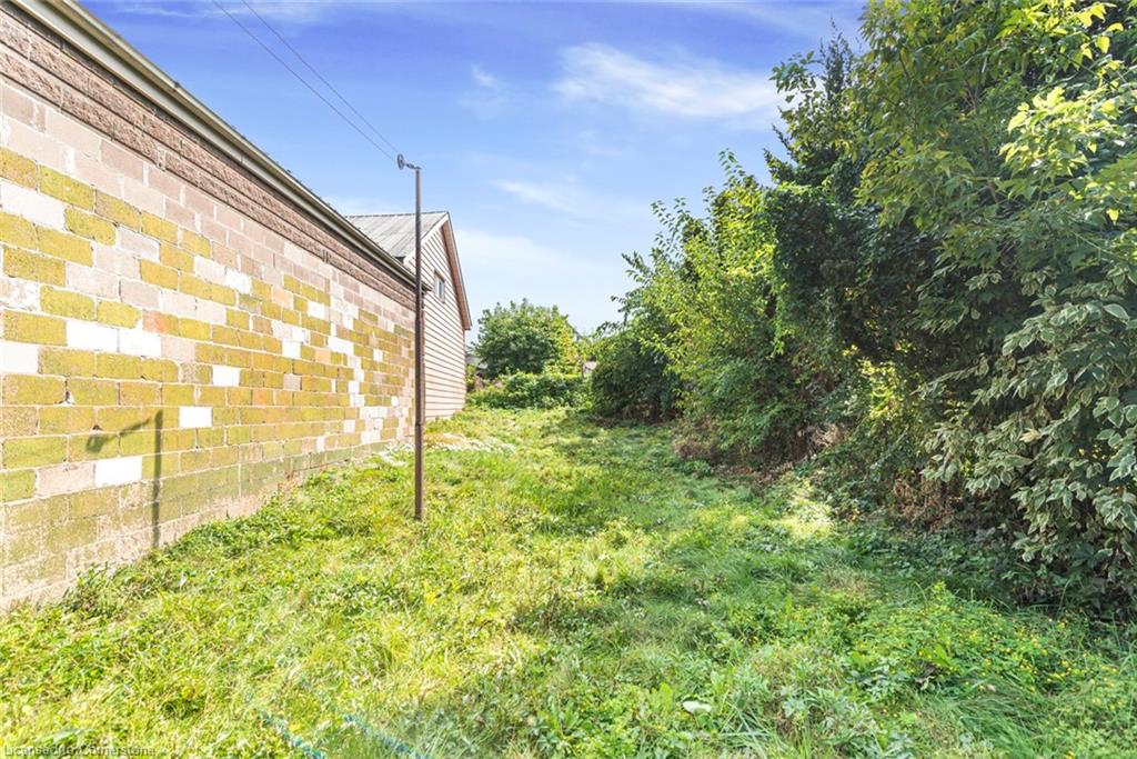 510 John Street N Property Photo 6