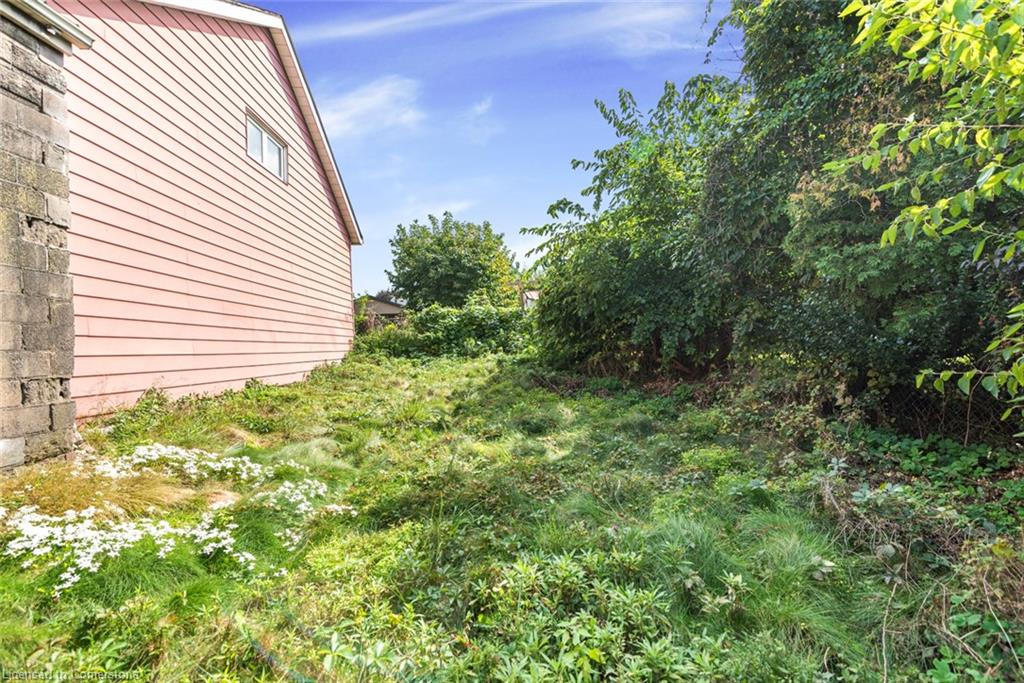 510 John Street N Property Photo 9